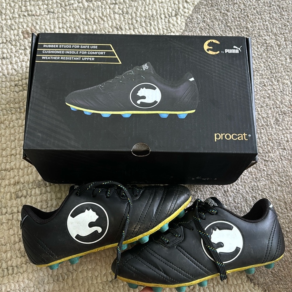 Like new Puma, procat soccer cleats size 13 in black